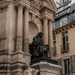 La Clef Louvre By The Crest Collection