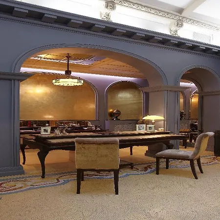 La Clef Louvre By The Crest Collection