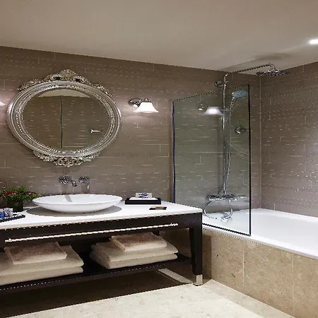 La Clef Louvre By The Crest Collection Hotel