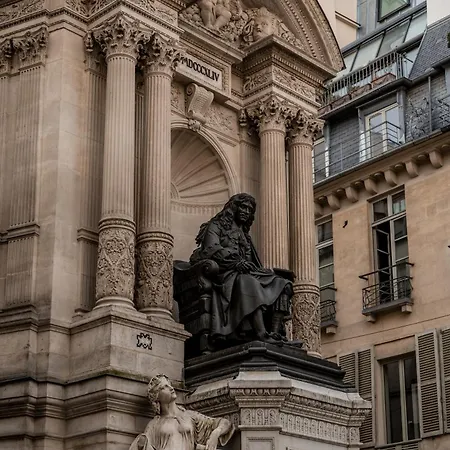 La Clef Louvre By The Crest Collection