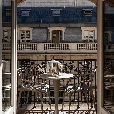 La Clef Louvre By The Crest Collection