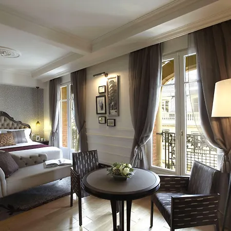 La Clef Louvre By The Crest Collection Paris