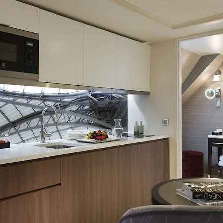 La Clef Louvre By The Crest Collection Paris