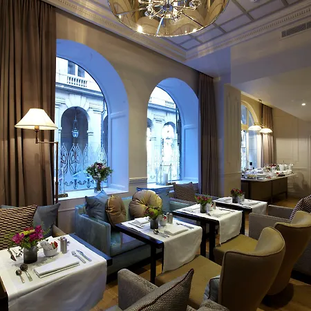 La Clef Louvre By The Crest Collection Paris