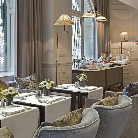 La Clef Louvre By The Crest Collection