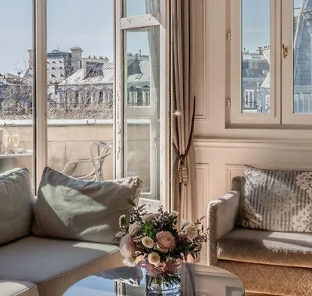 La Clef Louvre By The Crest Collection