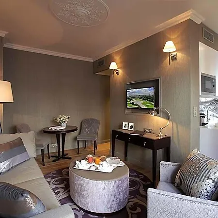 Отель La Clef Louvre By The Crest Collection 5*