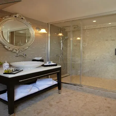Hotel La Clef Louvre By The Crest Collection Paris