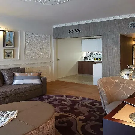 La Clef Louvre By The Crest Collection Hotel Paris