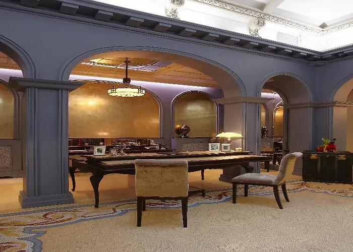 La Clef Louvre By The Crest Collection