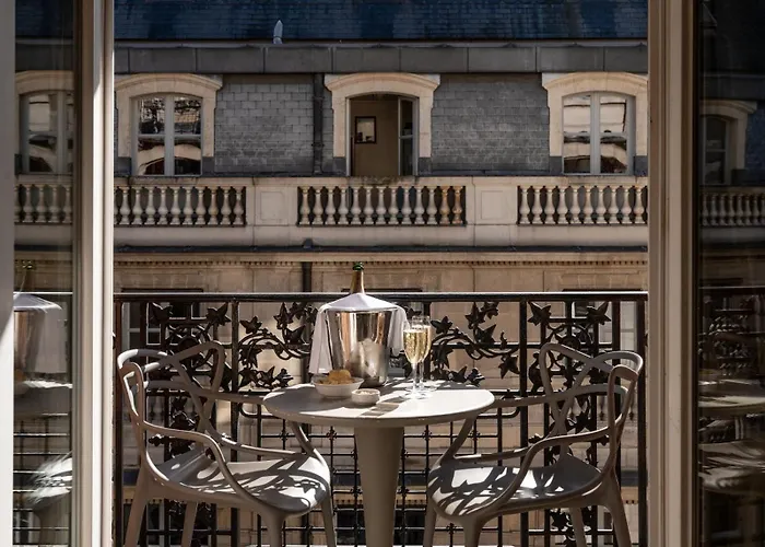 La Clef Louvre By The Crest Collection