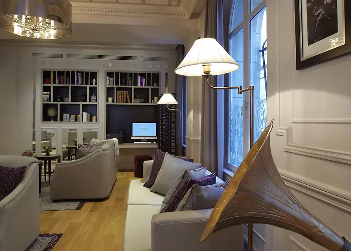 La Clef Louvre By The Crest Collection Paris