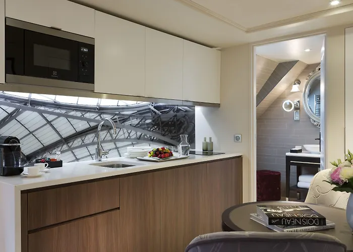 La Clef Louvre By The Crest Collection Paris