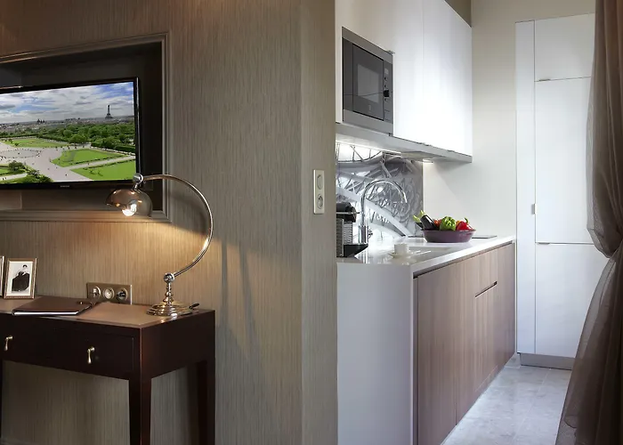 La Clef Louvre By The Crest Collection Paris