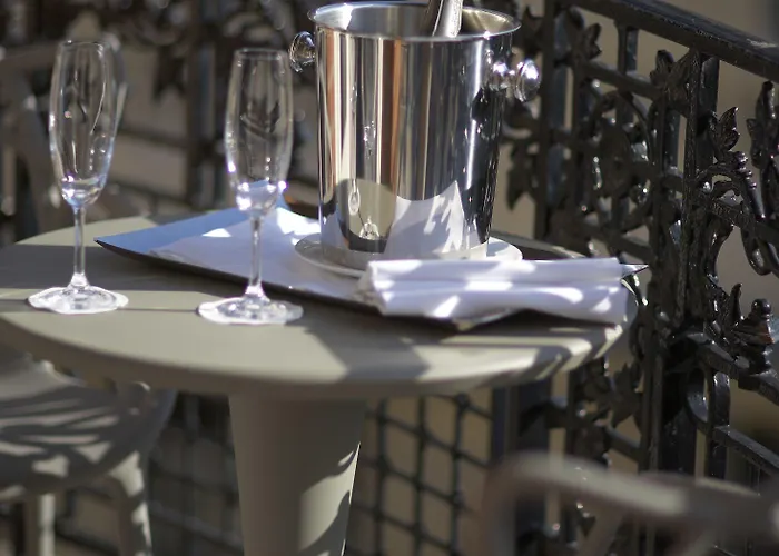 La Clef Louvre By The Crest Collection