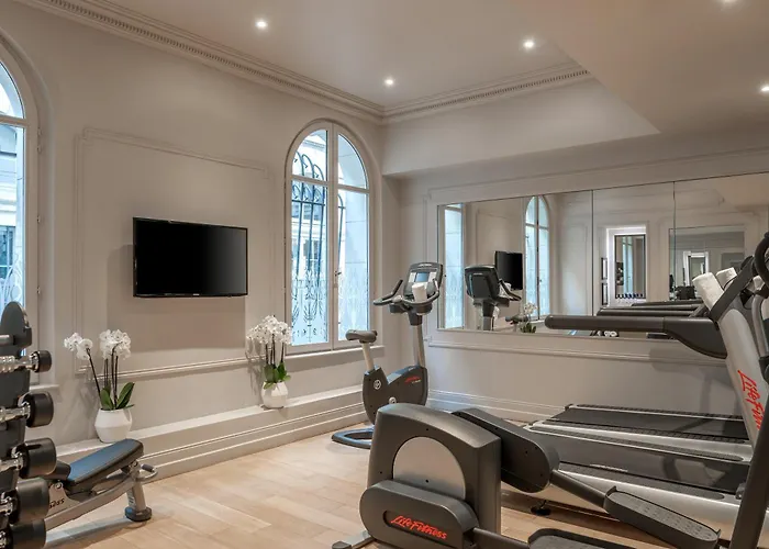 La Clef Louvre By The Crest Collection