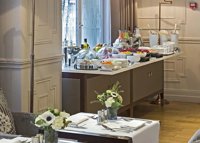 La Clef Louvre By The Crest Collection