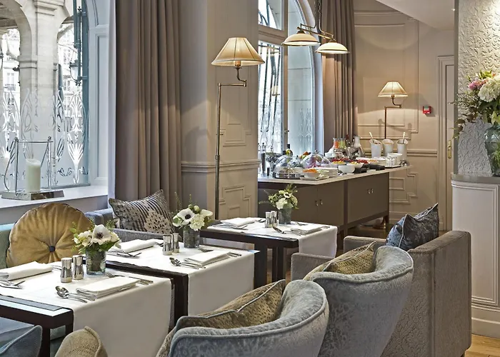 La Clef Louvre By The Crest Collection