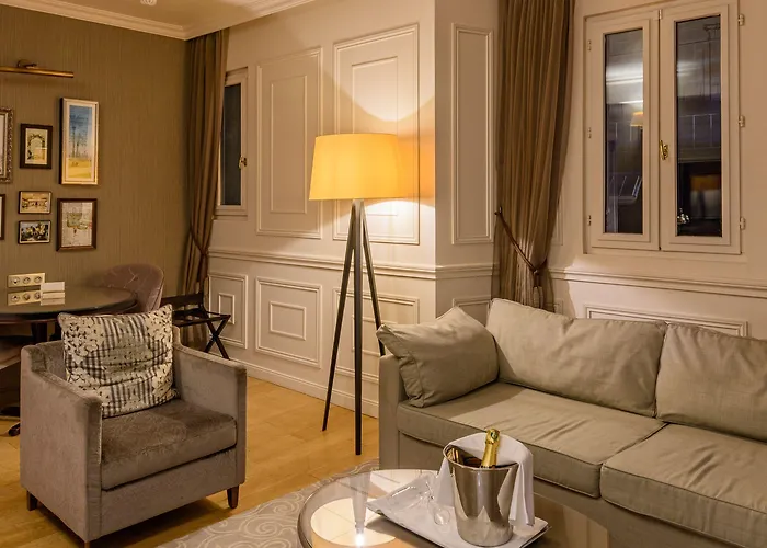La Clef Louvre By The Crest Collection Hotel